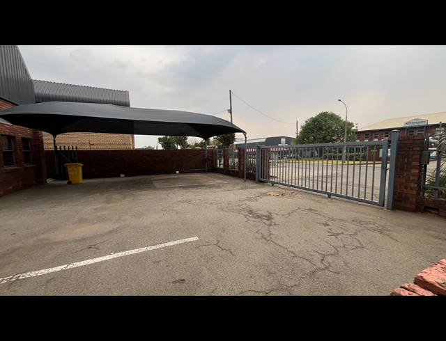 550M² WAREHOUSE TO LET IN SPARTAN